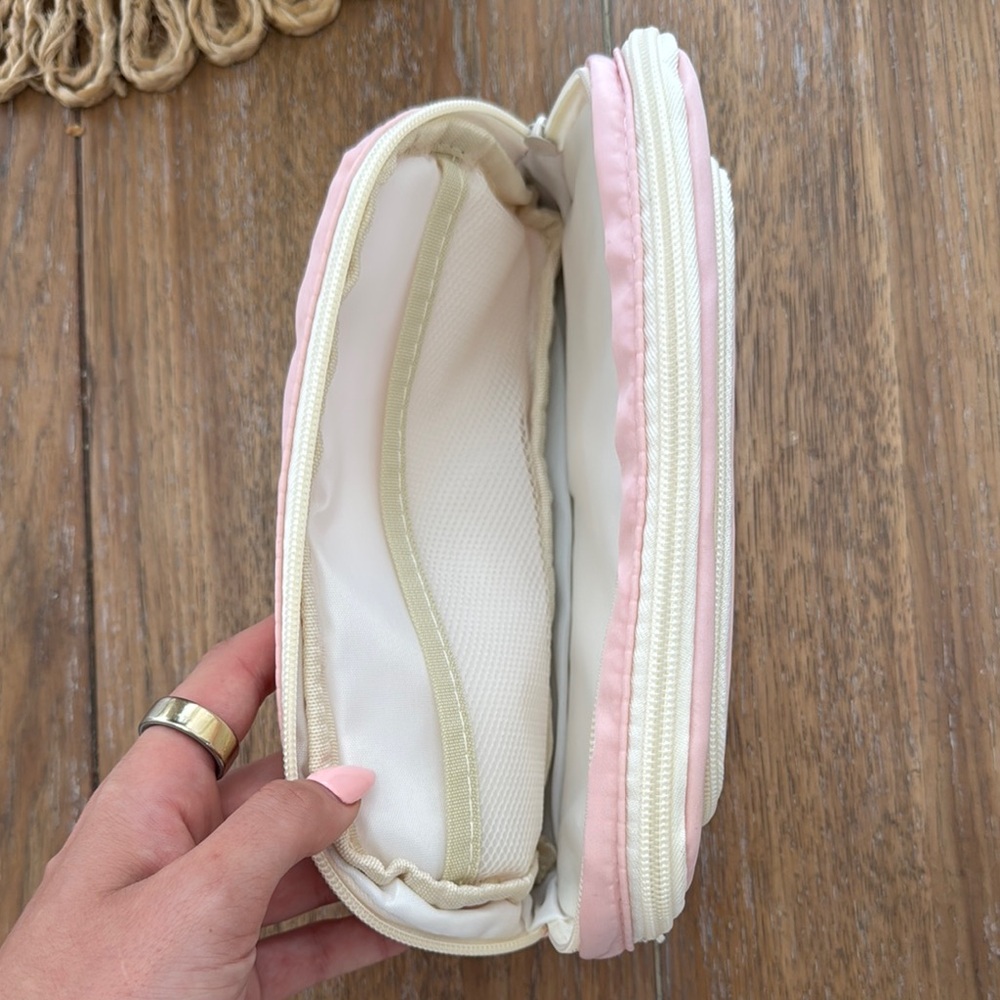 NEW Travel Pink and White Cosmetic Bag/Pencil Case - Picture 3 of 5